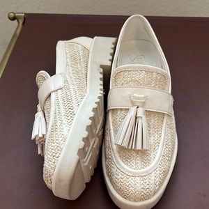 Cute Franco Sardo woven loafer style shoes with tassel. Size 8.5